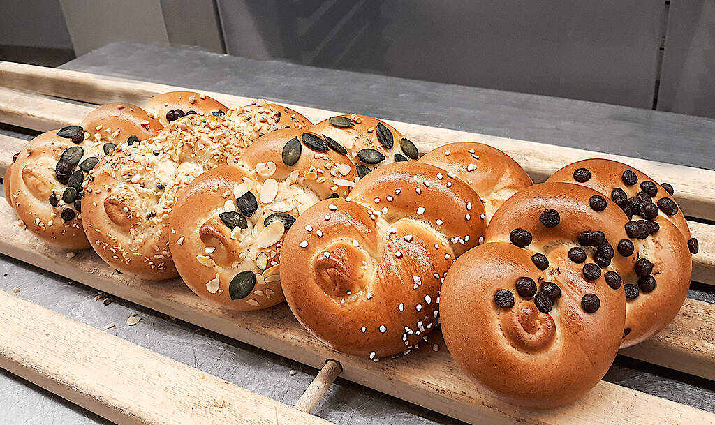 Brioche trançado de uma única tira de massa produzido com receita de criação de Tobias.